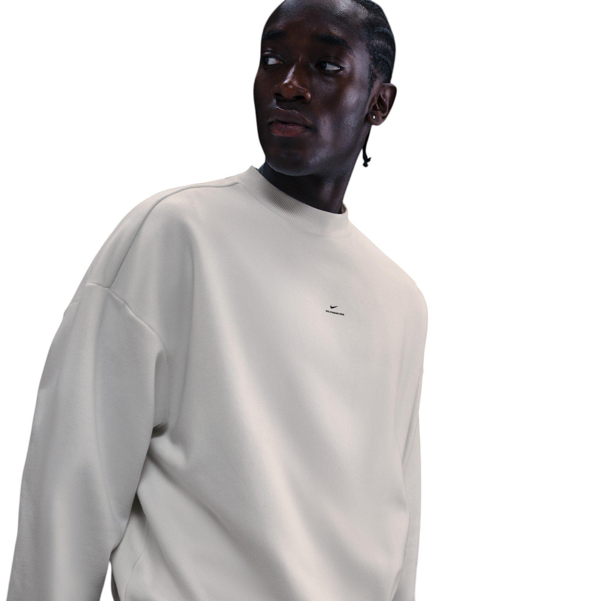 Nike Men's Standard Issue Therma-FIT Basketball Crew - Sail/Black - SAIL/BLACK